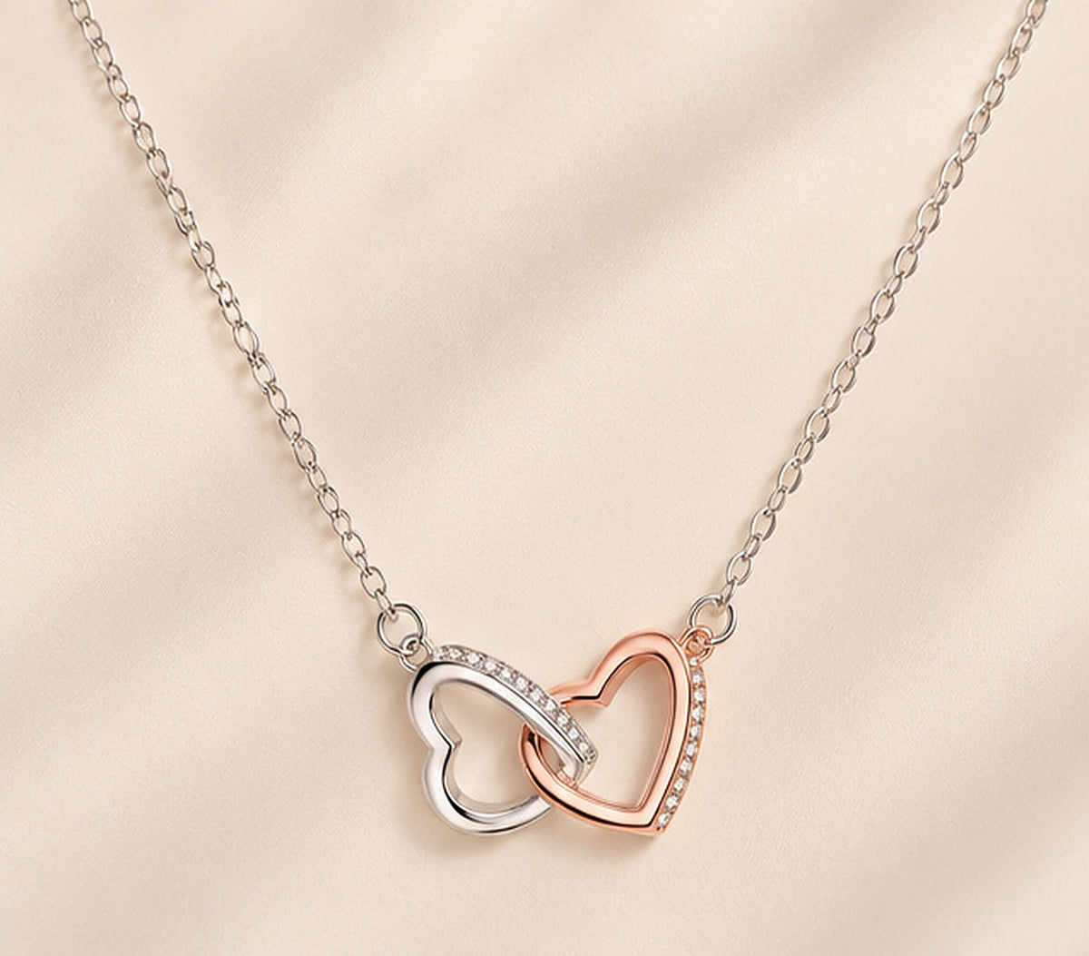 Collar doble corazón entrelazado bicolor, vista 1