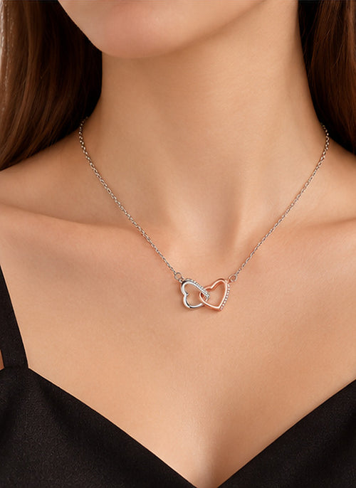 Collar doble corazón entrelazado bicolor, vista 3